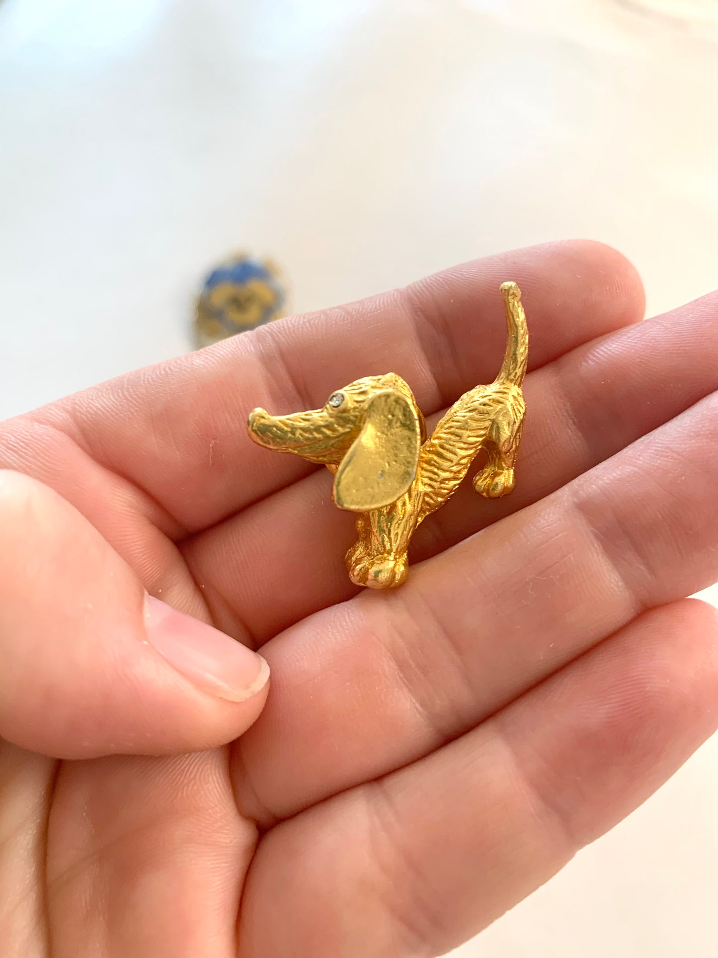 8 Brooches