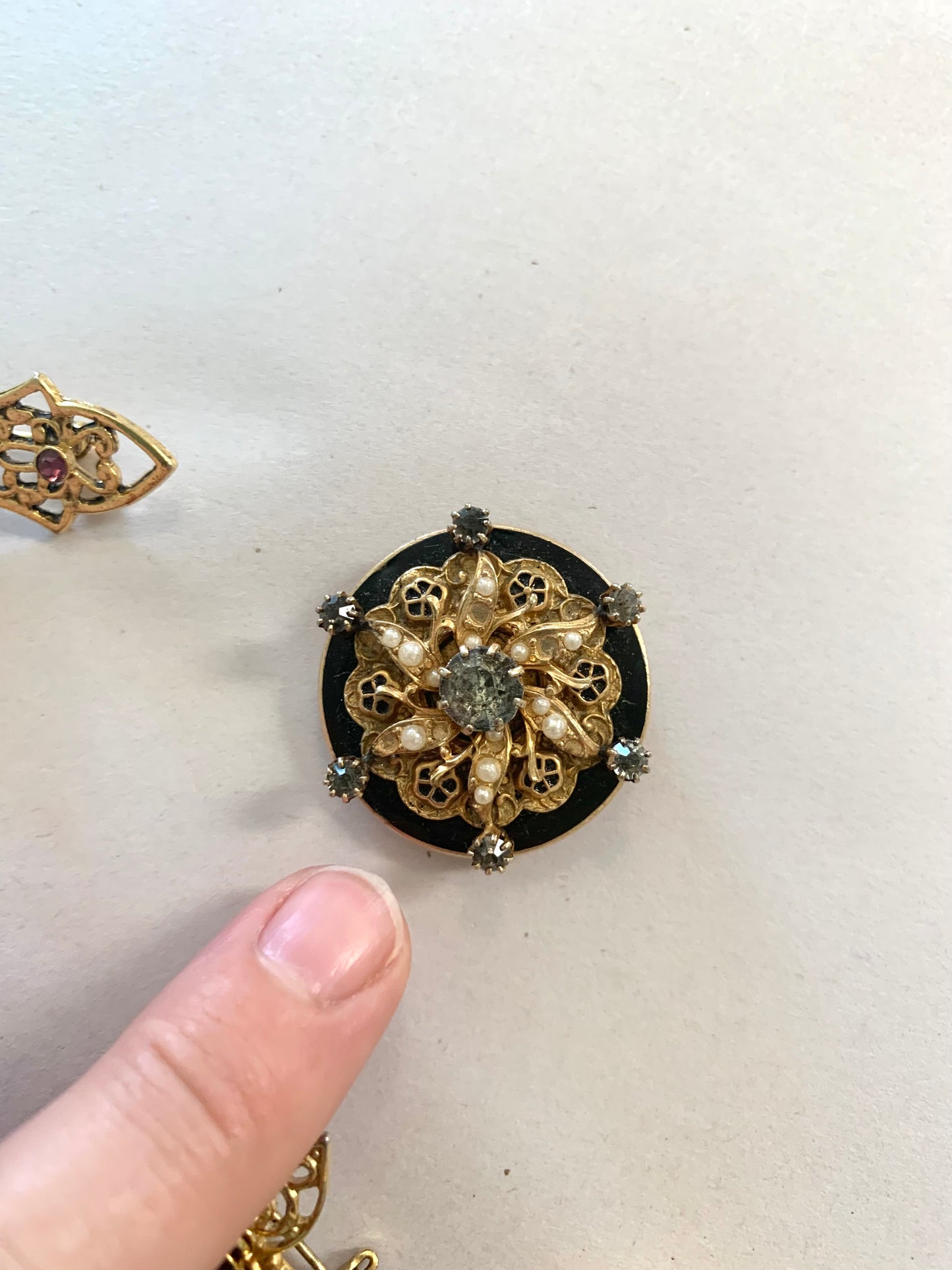 8 Brooches