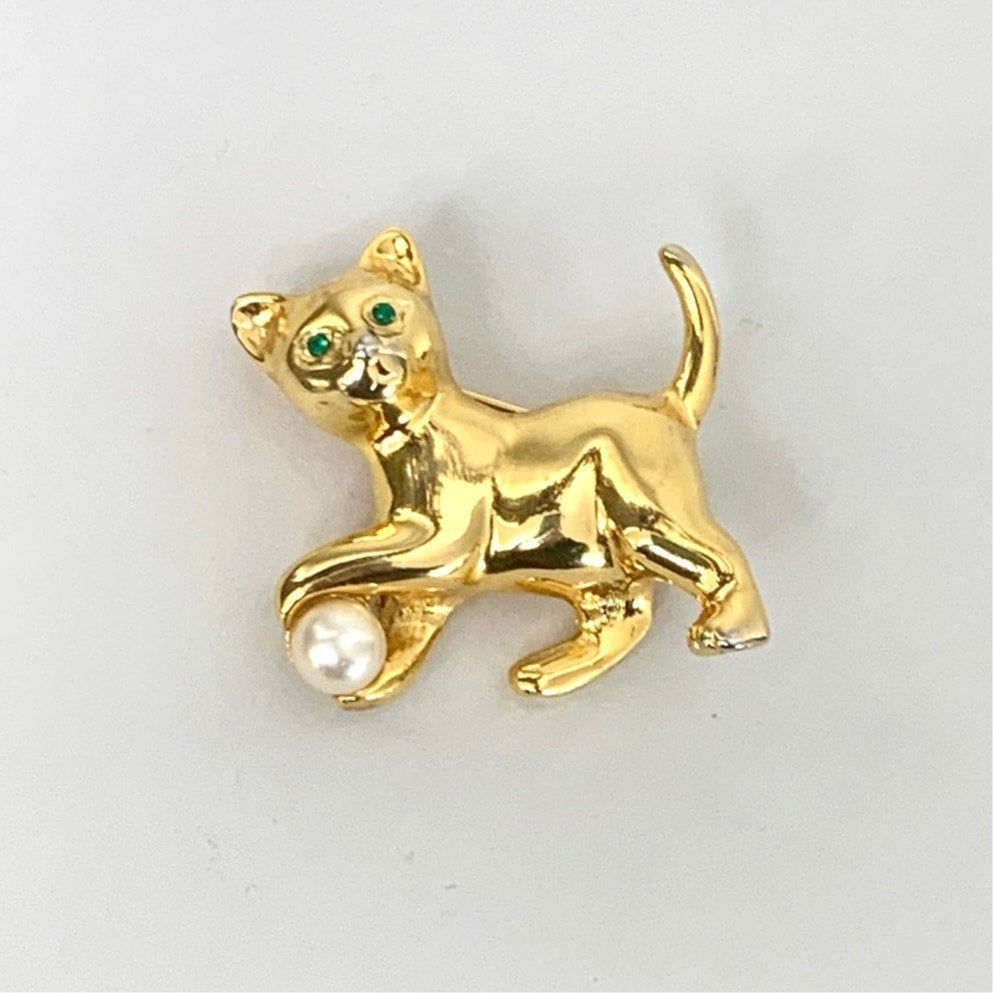 Vintage Cat Brooch Goldtone Faux Pearl Ball Green Rhinestone Eyes Kitty Pin