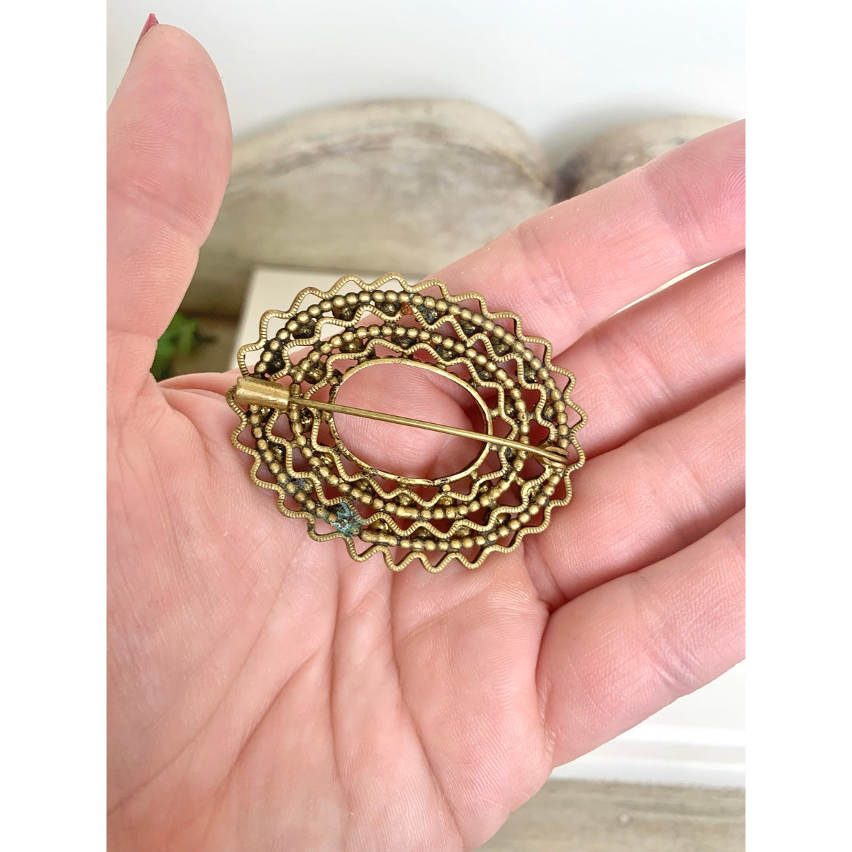 Vintage Emerald Green Rhinestone Brooch Brass Filigree Openwork Pin Cocktail Glam