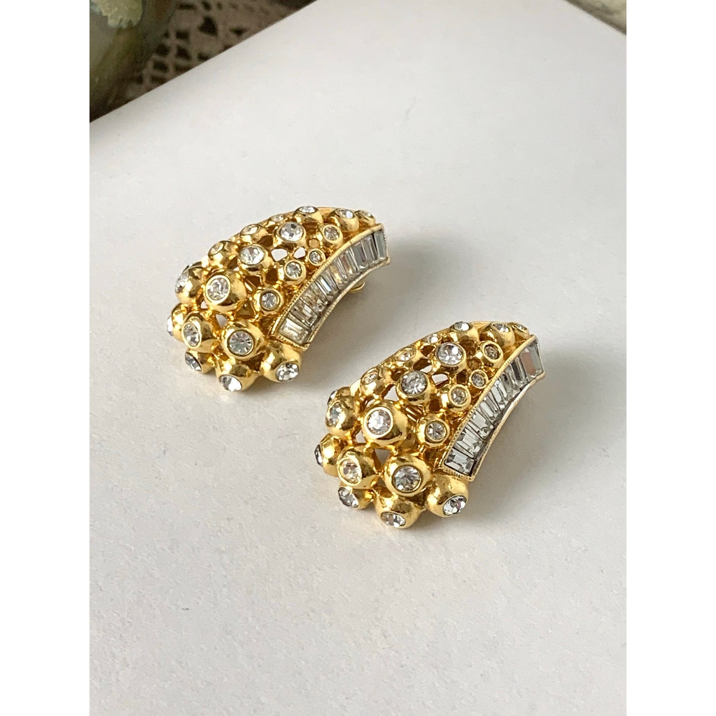 Elizabeth Taylor Avon Evening Star Clip On Earrings Vintage Rhinestone Goldtone Elegant