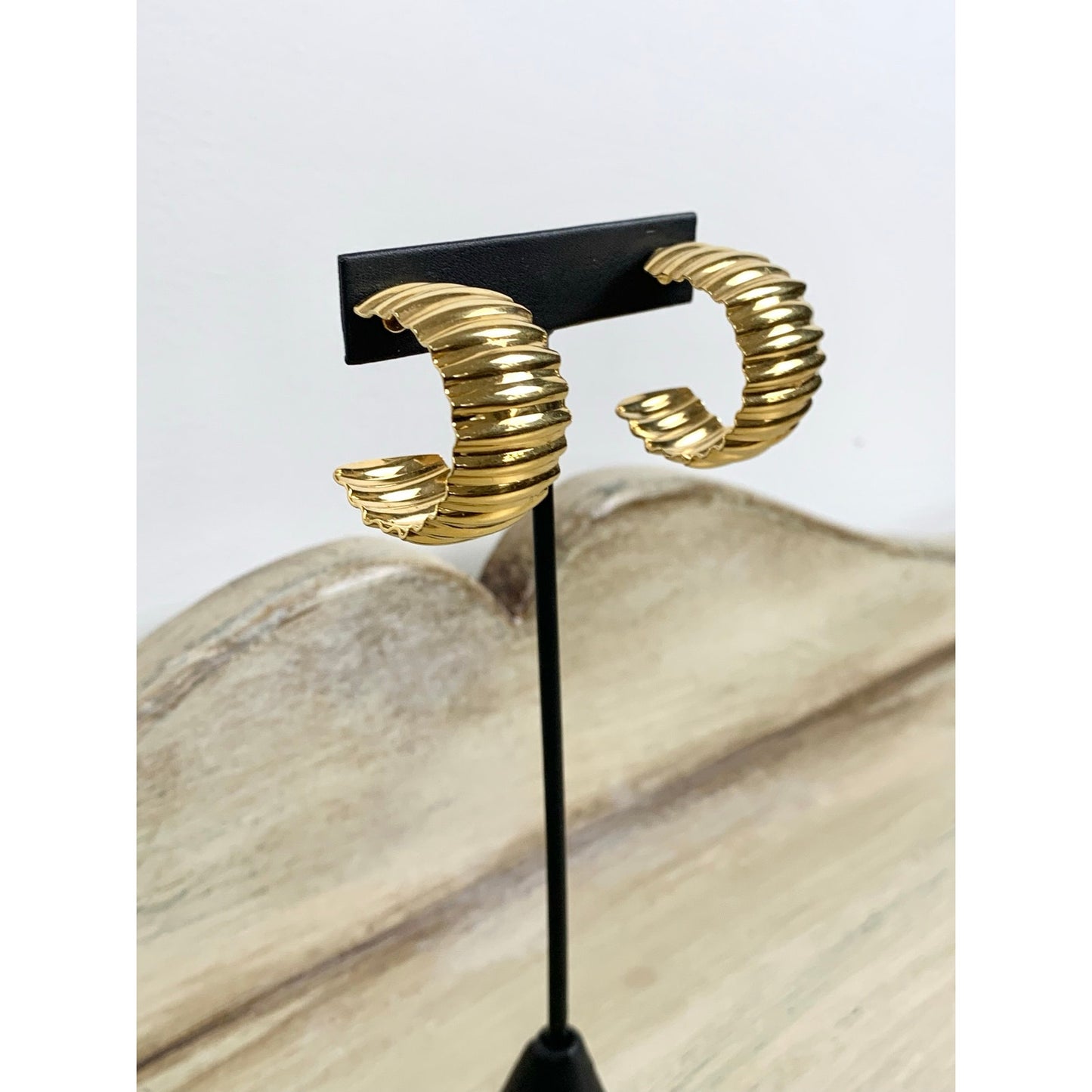 Vintage Goldtone Ribbed Hoop Earrings Chunky Statement Jewelry Bold Retro Glam