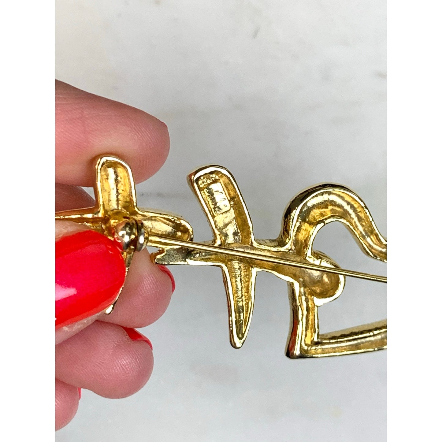 Vintage Goldtone Heart XX Brooch Love Kiss Hug Symbol Romantic Pin