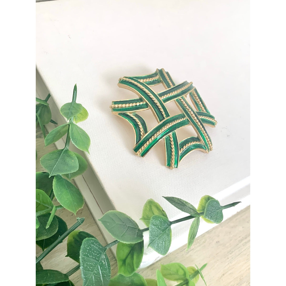 Vintage Trifari Green Enamel Brooch Goldtone Rope Twist Geometric Statement Pin