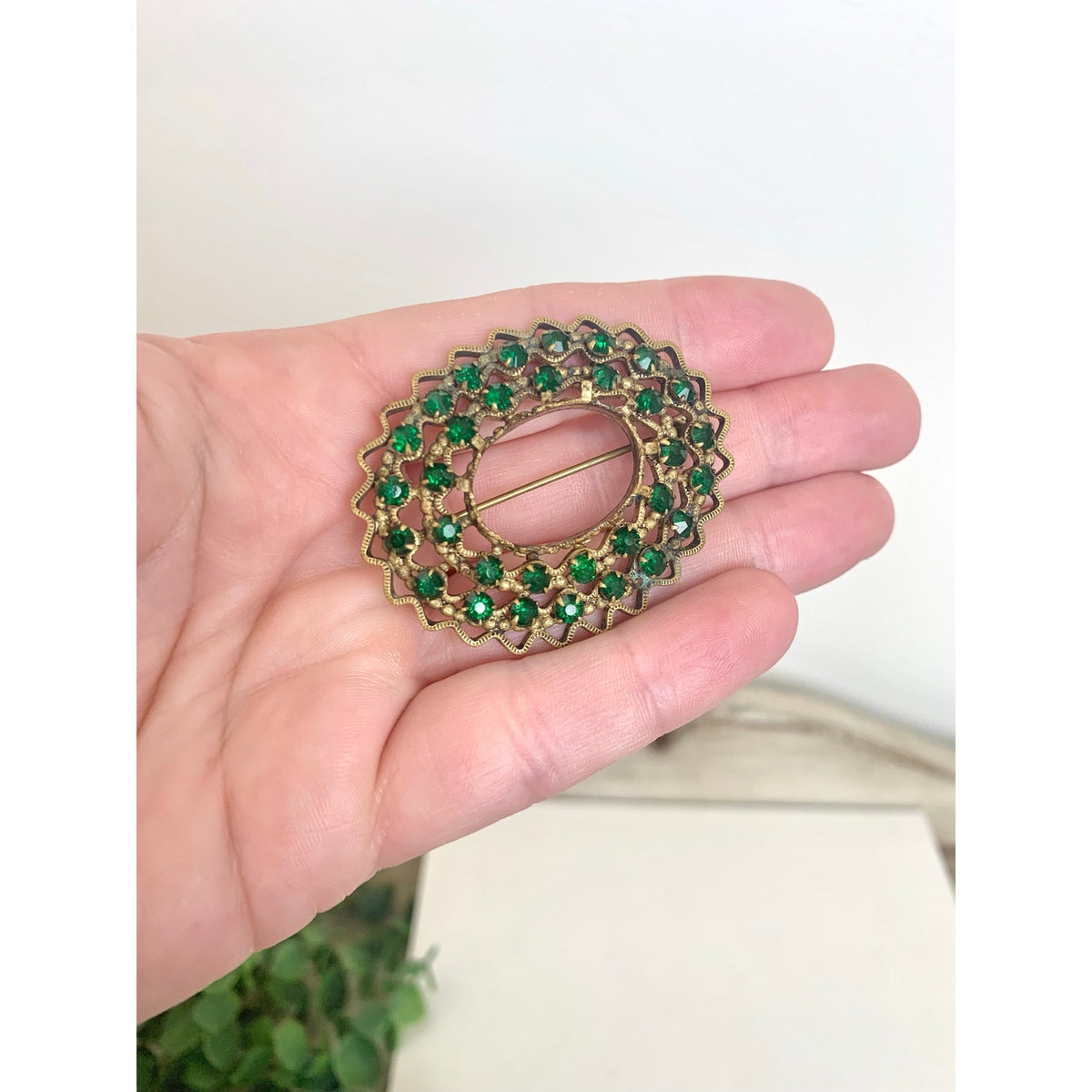 Vintage Emerald Green Rhinestone Brooch Brass Filigree Openwork Pin Cocktail Glam