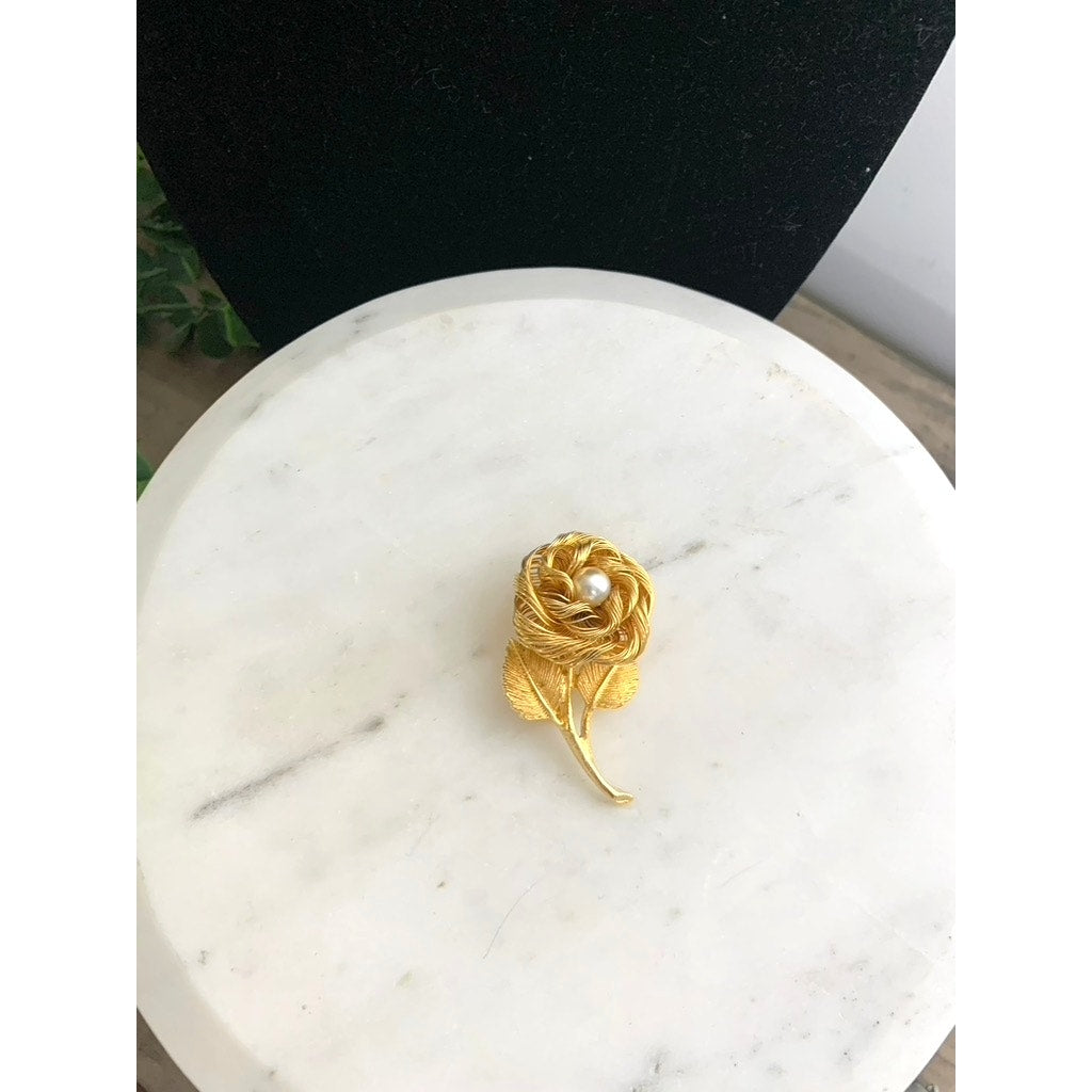 Vintage Goldtone Spun Wire Flower Brooch Faux Pearl Center Retro Statement Pin