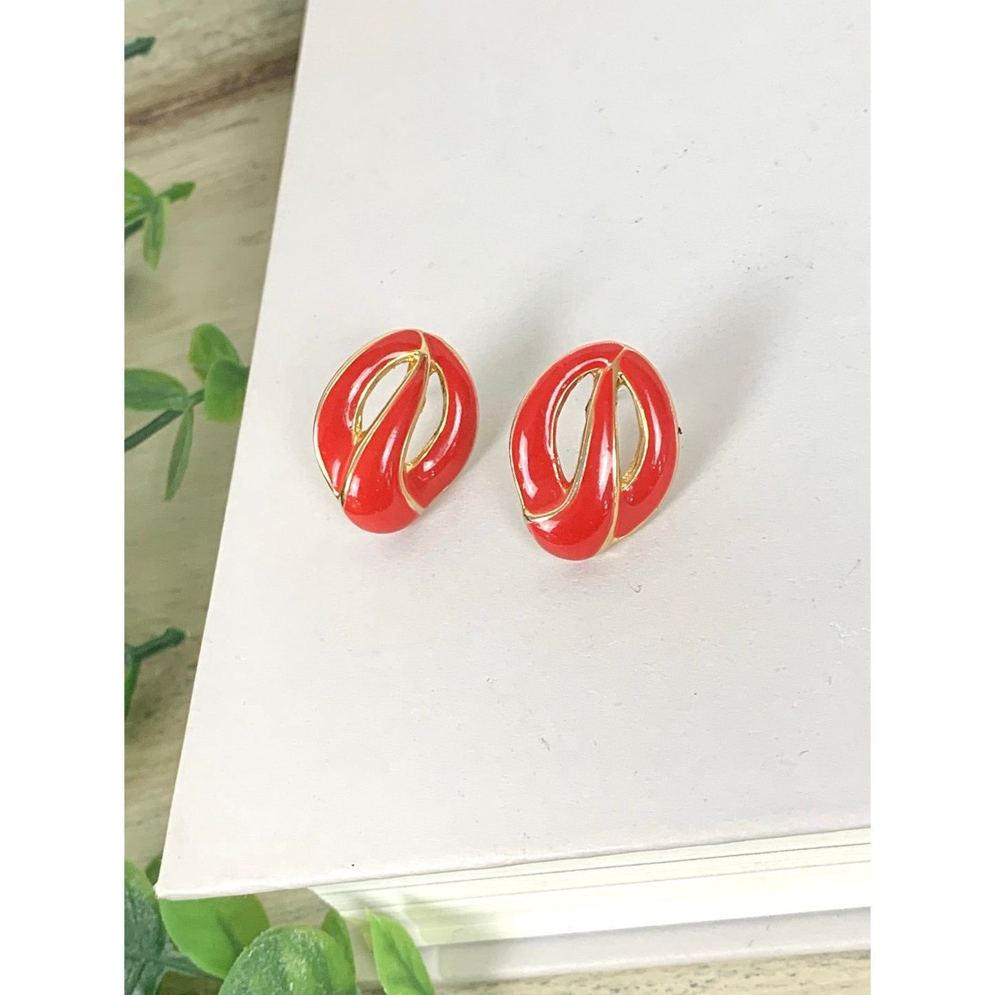 Vintage Avon Earrings Post Back Goldtone Red Enamel Classic Retro Chic Jewelry
