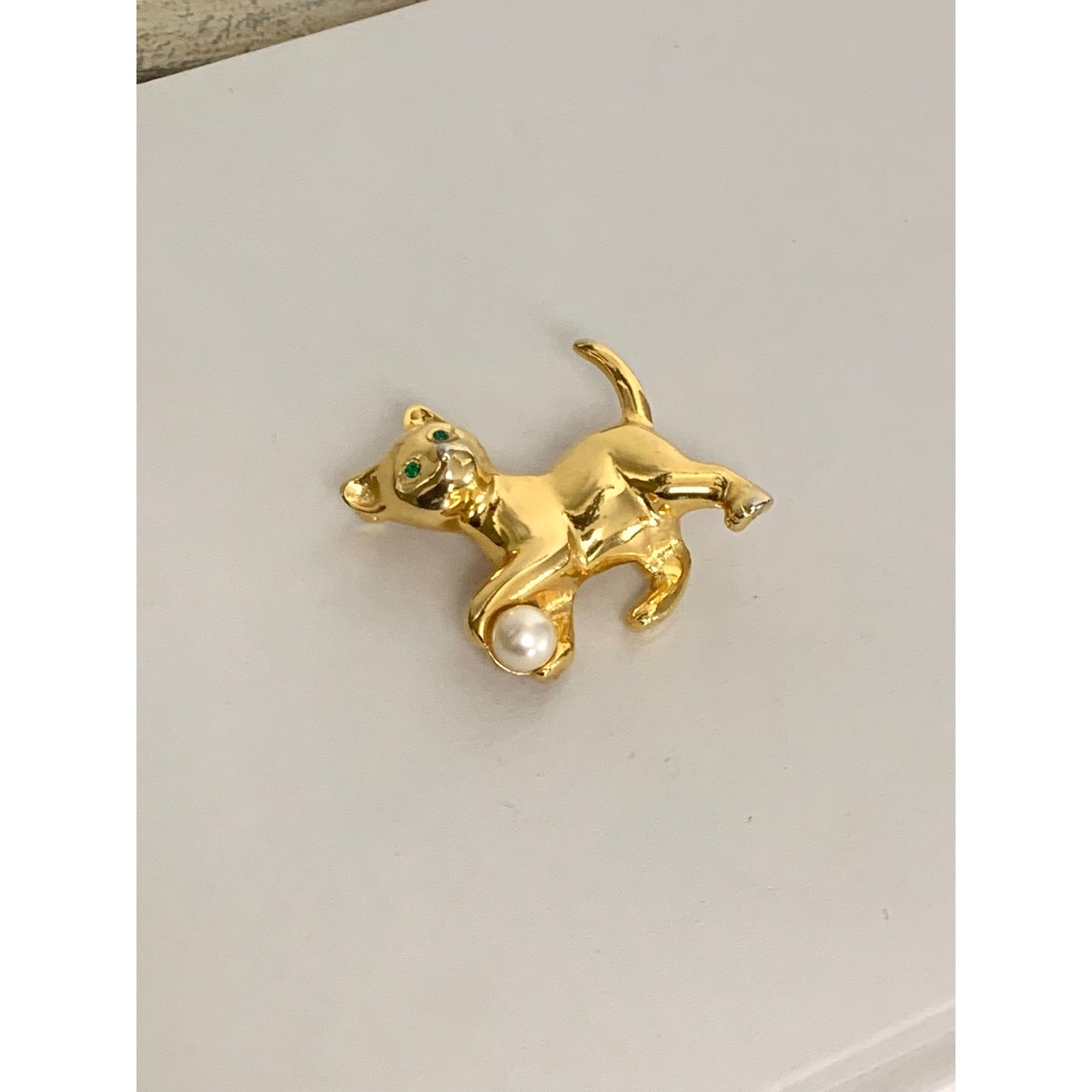 Vintage Cat Brooch Goldtone Faux Pearl Ball Green Rhinestone Eyes Kitty Pin