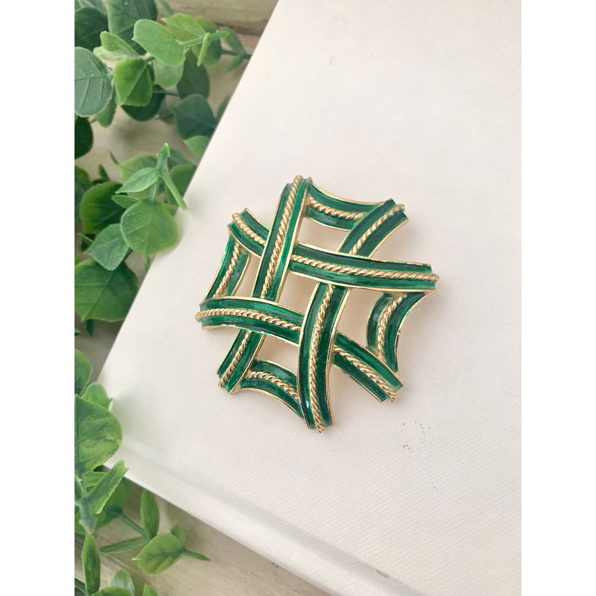 Vintage Trifari Green Enamel Brooch Goldtone Rope Twist Geometric Statement Pin