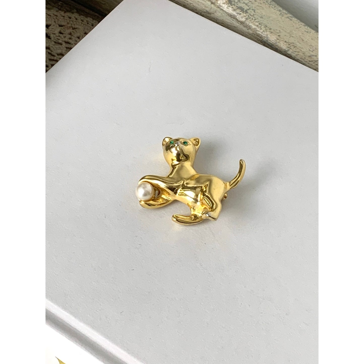 Vintage Cat Brooch Goldtone Faux Pearl Ball Green Rhinestone Eyes Kitty Pin