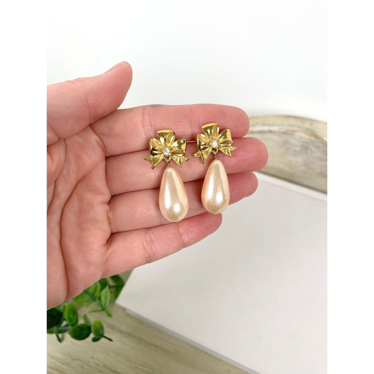 Vintage Avon Pink Gold Faux Pearl Drop Earrings Bow Rhinestone Post Back Romantic