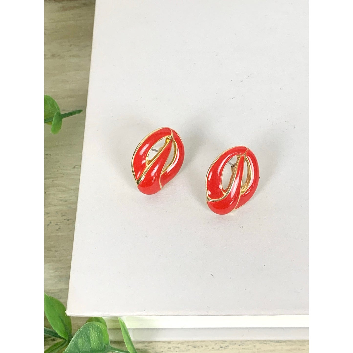Vintage Avon Earrings Post Back Goldtone Red Enamel Classic Retro Chic Jewelry
