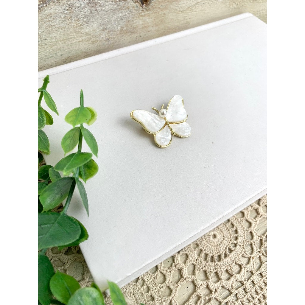 Mother of Pearl Butterfly Brooch Pendant Gold Tone Pin Pearl Romantic Cottage Jewelry