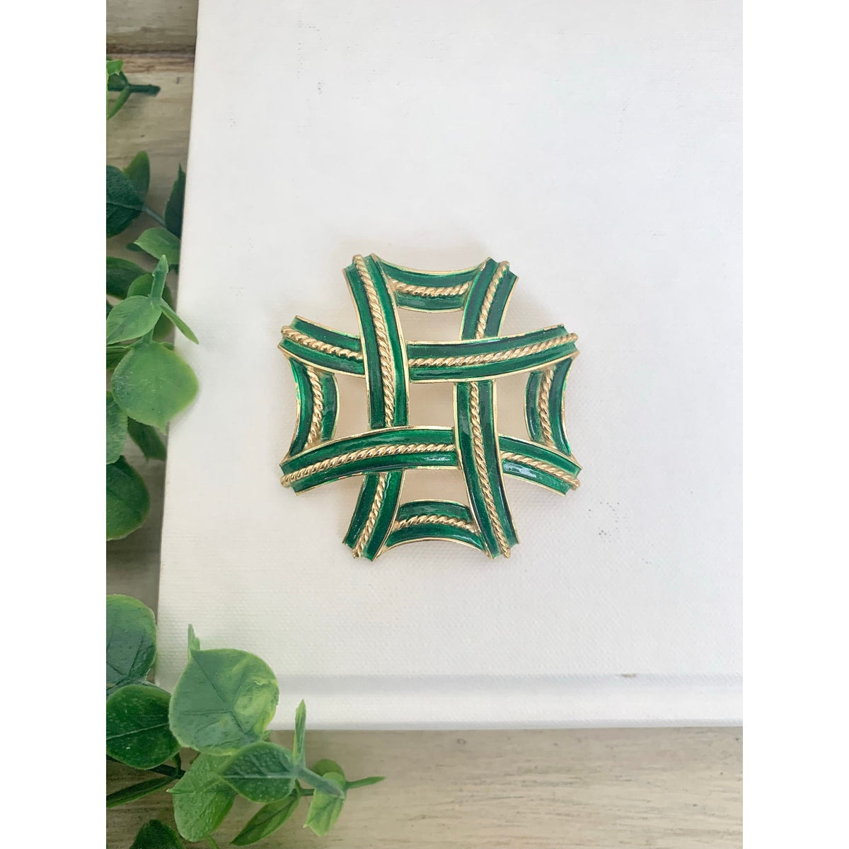 Vintage Trifari Green Enamel Brooch Goldtone Rope Twist Geometric Statement Pin