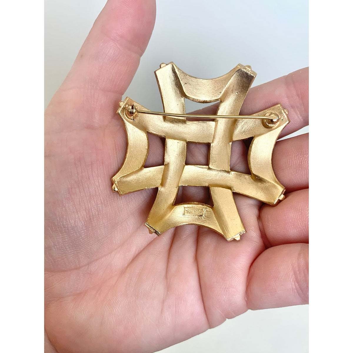 Vintage Trifari Green Enamel Brooch Goldtone Rope Twist Geometric Statement Pin