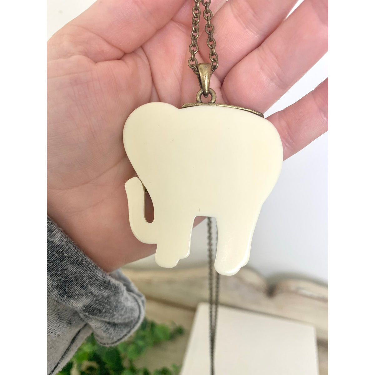 Vintage Avon Elephant Pendant Necklace Cream Resin Rhinestone Saddle Boho