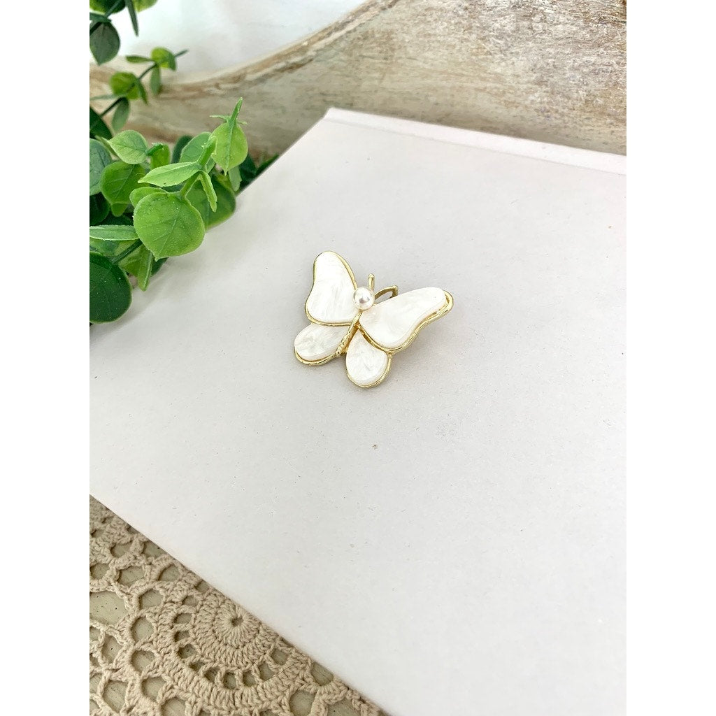 Mother of Pearl Butterfly Brooch Pendant Gold Tone Pin Pearl Romantic Cottage Jewelry