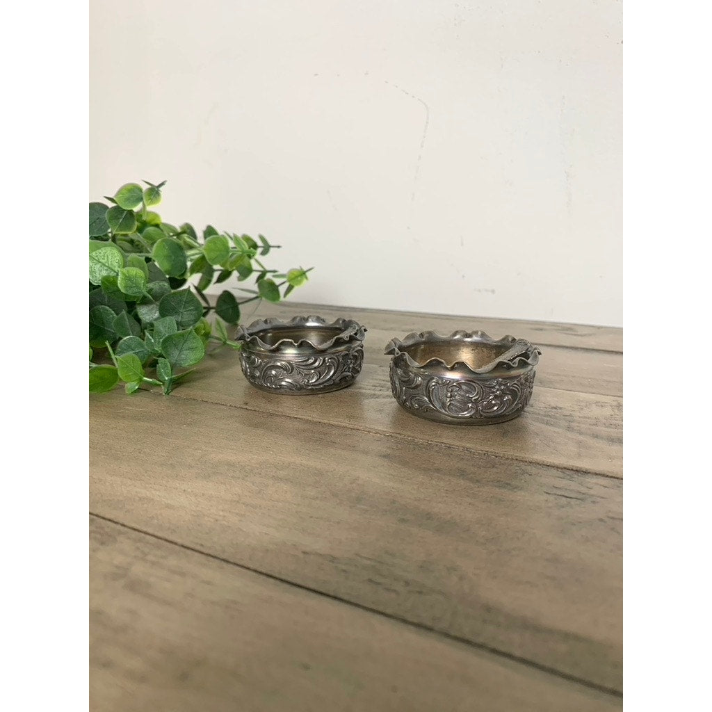 Vintage Meriden B Quadruple Silver Plate Pair of Salt Cellars with Spoons