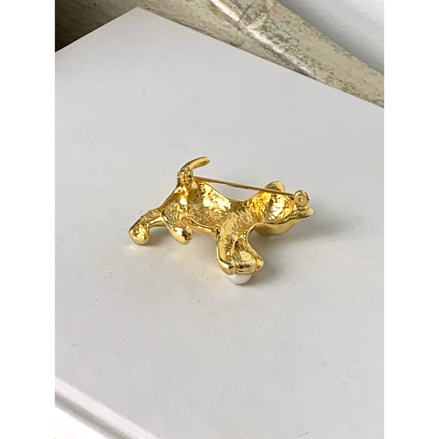 Vintage Cat Brooch Goldtone Faux Pearl Ball Green Rhinestone Eyes Kitty Pin