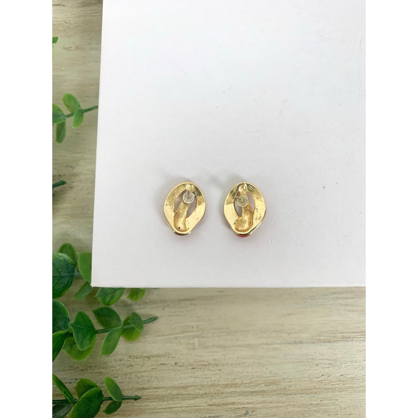Vintage Avon Earrings Post Back Goldtone Red Enamel Classic Retro Chic Jewelry