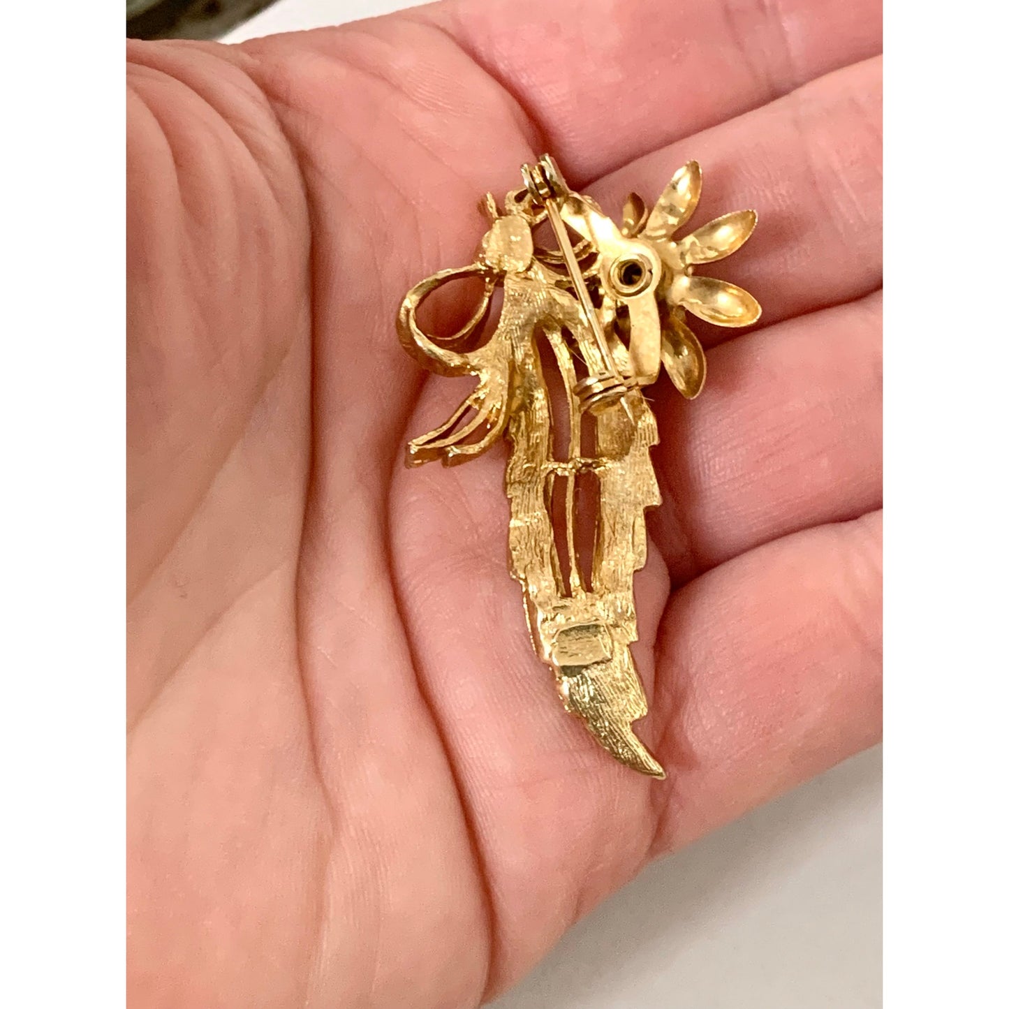 Vintage Goldtone Floral Brooch Lavender Purple Rhinestone Flower Ribbon Leaf Pin