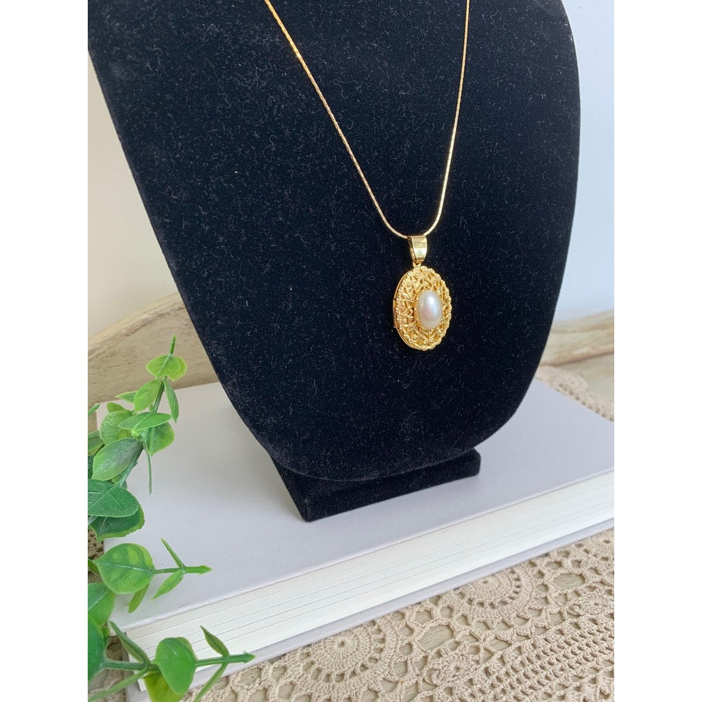 Vintage Style Faux Pearl Locket Pendant Necklace Gold Tone Oval Filigree Romantic Jewelry