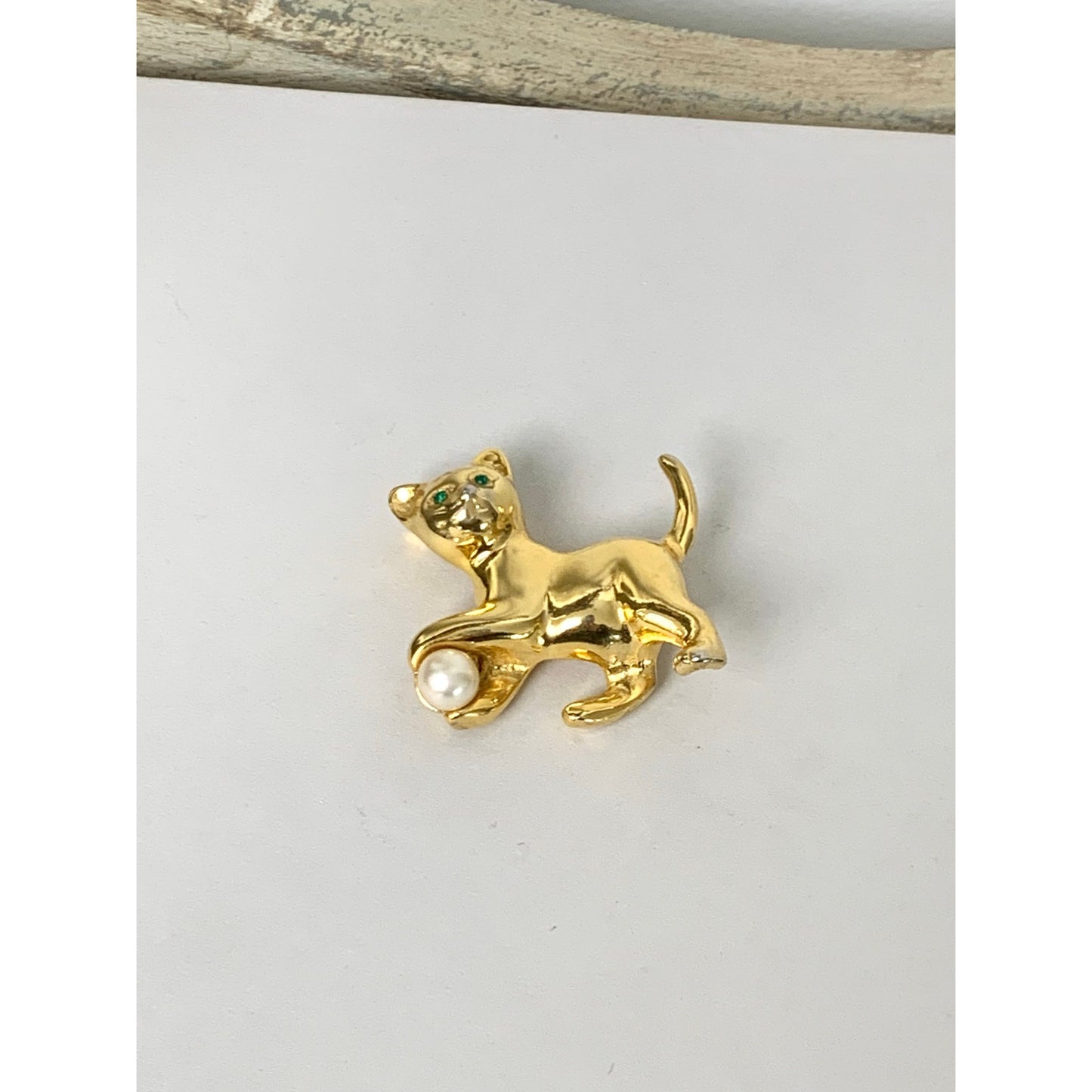 Vintage Cat Brooch Goldtone Faux Pearl Ball Green Rhinestone Eyes Kitty Pin
