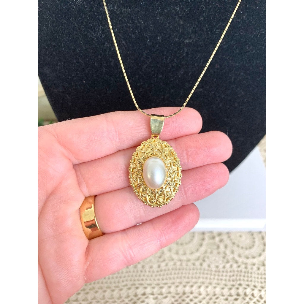 Vintage Style Faux Pearl Locket Pendant Necklace Gold Tone Oval Filigree Romantic Jewelry