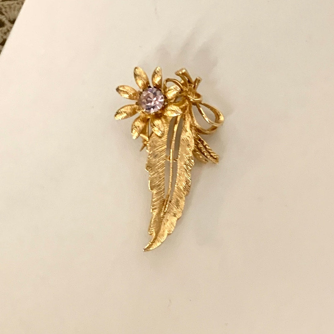 Vintage Goldtone Floral Brooch Lavender Purple Rhinestone Flower Ribbon Leaf Pin