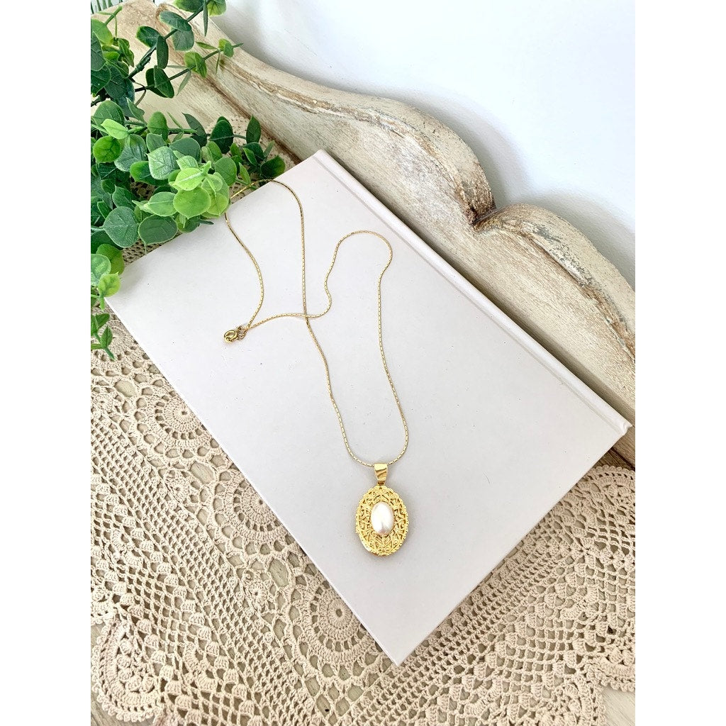 Vintage Style Faux Pearl Locket Pendant Necklace Gold Tone Oval Filigree Romantic Jewelry