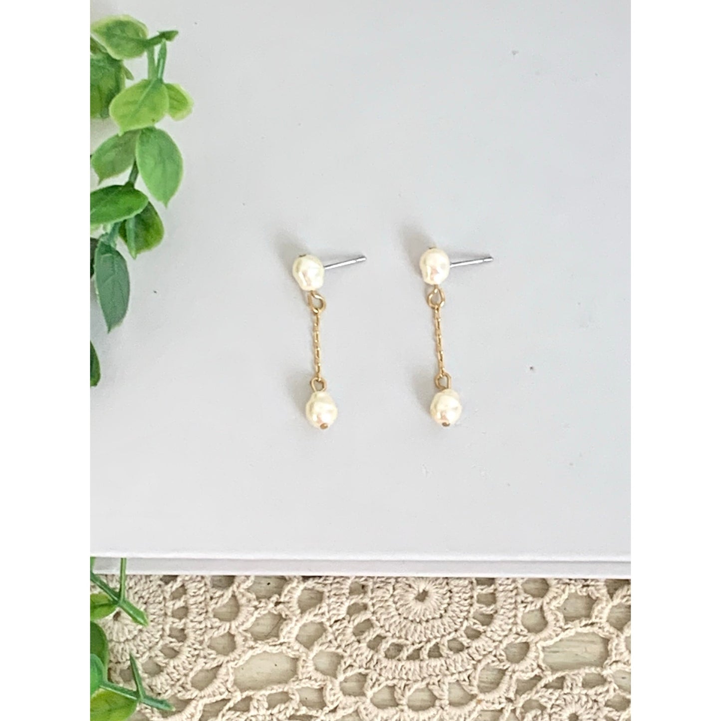 Vintage Faux Pearl Drop Earrings Gold Tone Dangle Post Back Romantic Minimalist Jewelry